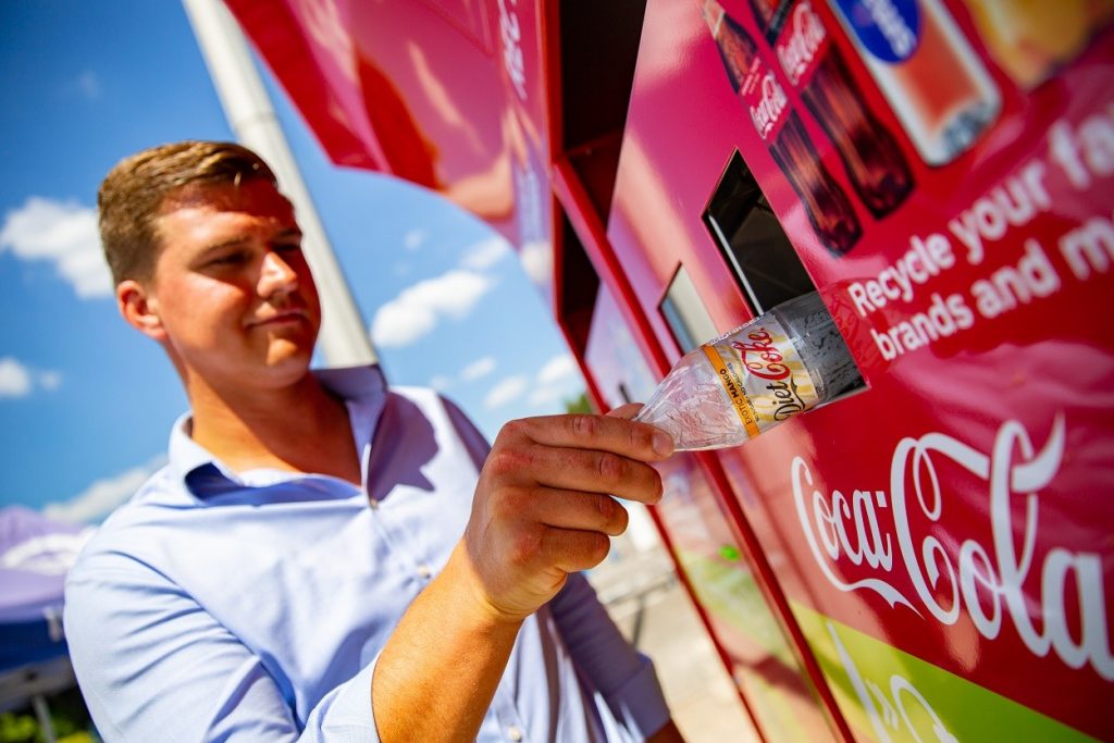 Coca-Cola Great Britain partners with Merlin Entertainments to offer discounts at UK’s best-known attractions in exchange for empty plastic bottles
