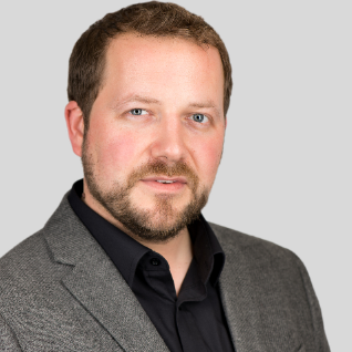 Simon Price, Chef Director, ISS Food Services 1 1